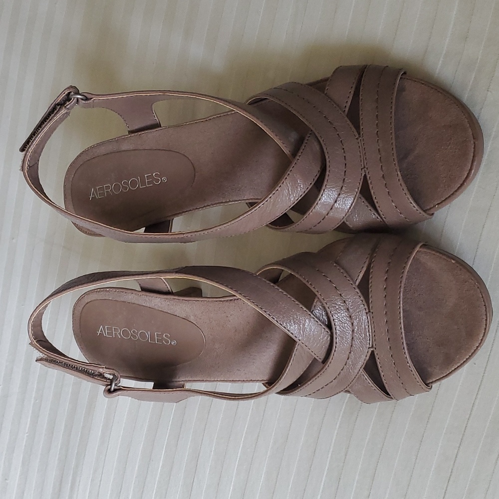 Womens 8.5  Aerosoles sandals, Taupe